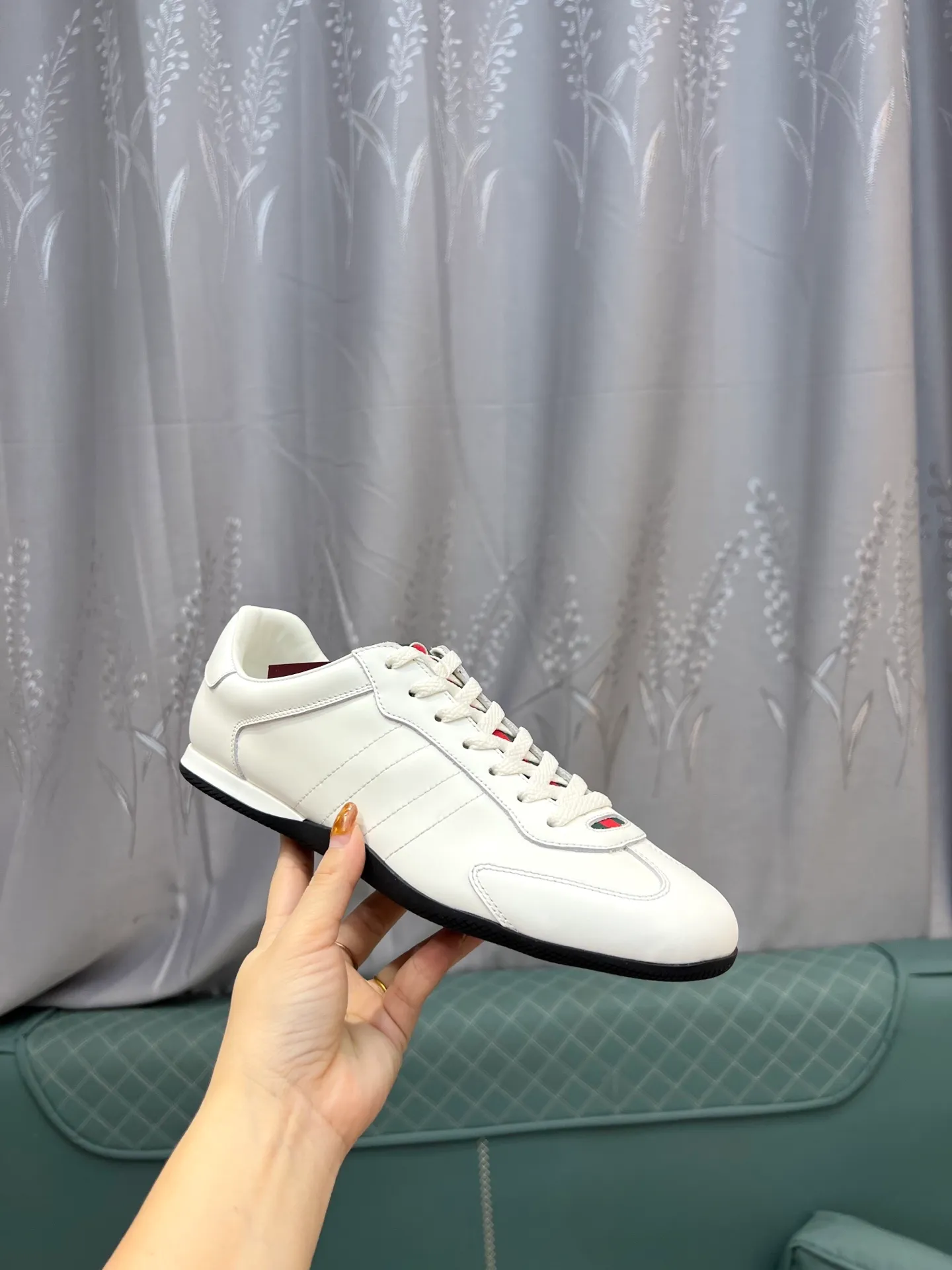 Men's shoes 💰580 Gucci Gucci small dirty shoes full series upgrade, long-term production GG Gucci series old casual small dirty shoes catwalk style ZP developed pure original version... metal double G crystal cylindrical mark... Gucc original pattern webbing... upper color rubbed cowhide matte stitching classic double G cloth, code number: 35-44 (female 41, male 45. Customization is not returnable) Fabric: original custom cowhide Inner: original custom cowhide Feet: original cowhide injection molding. Outsole: original open molding sole. Packaging: original full set of packaging. Color: official website updated simultaneously.